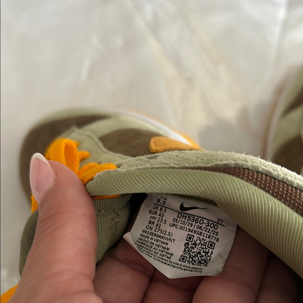 Nike Men's Green and Orange Sneakers - Picture 7 of 7